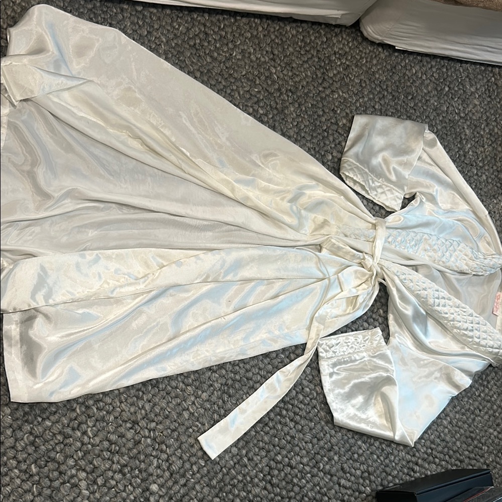 Oscar De La Renta Pink Label Cream Satin Robe One Size Fits All - Picture 1 of 13